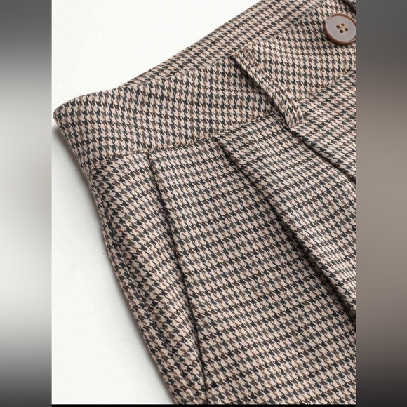 Cider Houndstooth Pleated Knee Length Bermuda Shorts - Picture 5 of 7